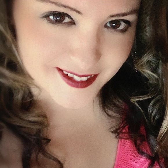 Meet your Posher, Courtney - Picture 1 of 1